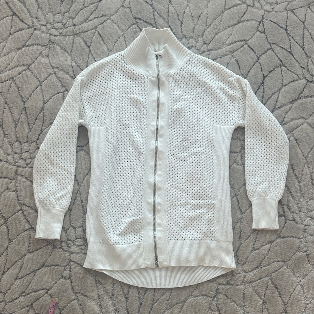 Elegant White Women's Zip-Up Turtleneck Sweater